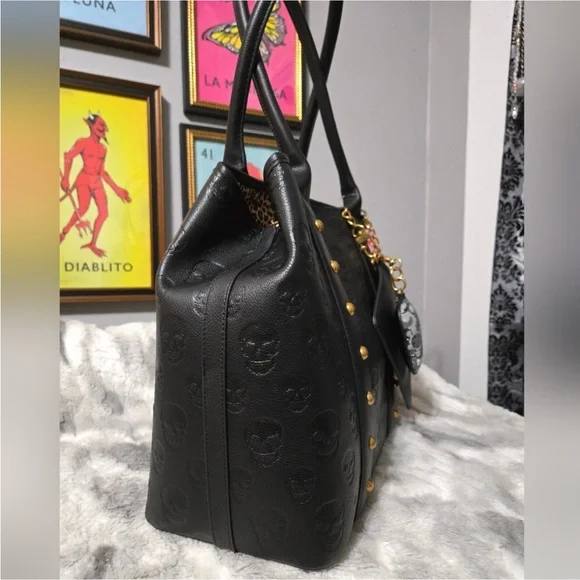 BETSEY JOHNSON Large Skull Embossed Studded XOSTUDDY Tote Bag Black Charm - Picture 6 of 16